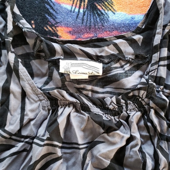 sleeveless blouse - Picture 2 of 3